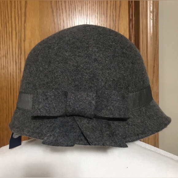 Really cute hat with bow - Picture 3 of 3